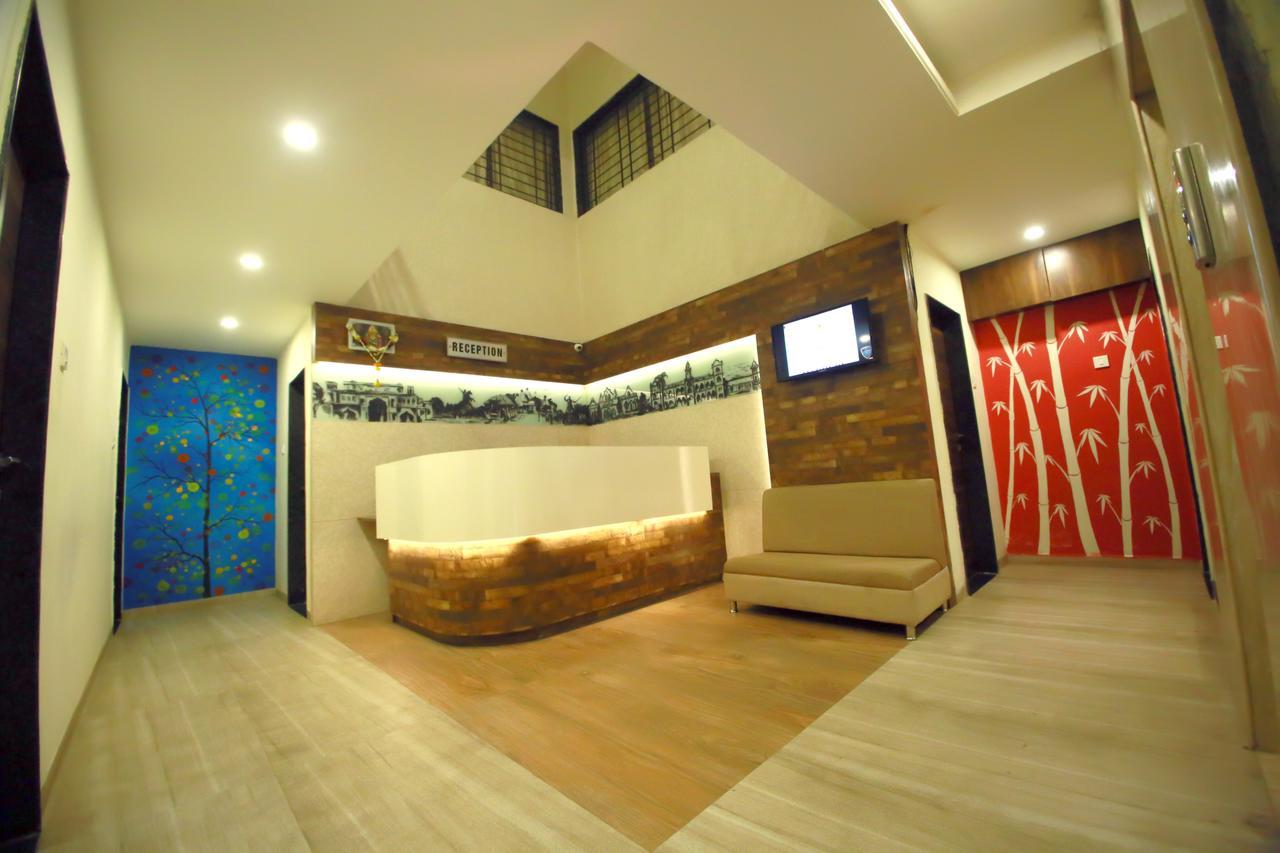 Hotel Madhuri Executive Kolhapur Esterno foto