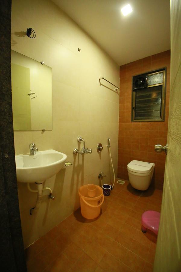 Hotel Madhuri Executive Kolhapur Esterno foto
