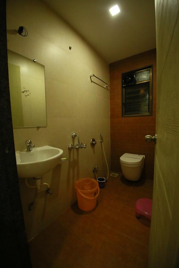 Hotel Madhuri Executive Kolhapur Esterno foto